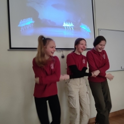 Rodzaje tańca na muzyce w klasie 7a (aparat cyfrowy)
